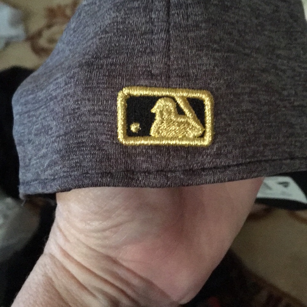 Cubs hat - Picture 3 of 8